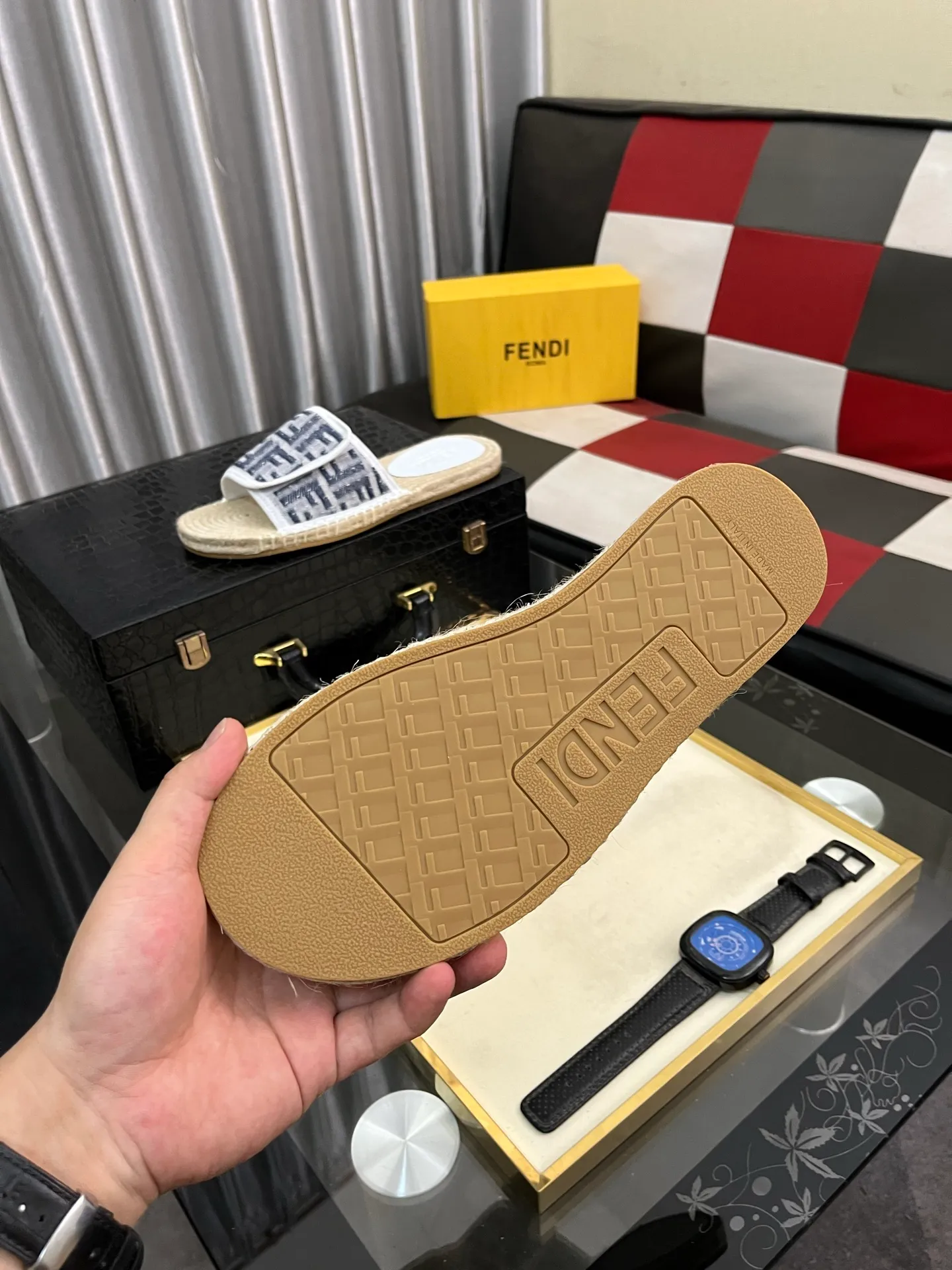 Men's shoes💰320⌚️⌚️[FENDI~Fendi slippers] High-end men's shoes brand official website 1:1 latest masterpiece: original mold customization, fabrics made of imported original materials, upgraded outsole, lighter, top quality in the market, simple and tasteful, a must-have for fashionistas, fashion is at your feet, full of confidence, the same style at the counter👍The season of summer slippers is here. Yardage: 38-44. Can be customized45.46.47